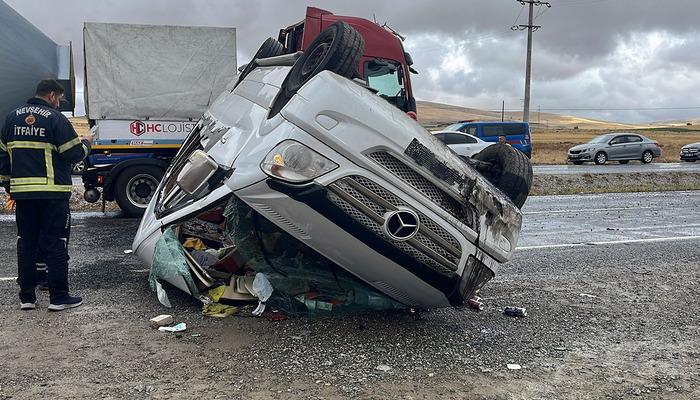 Felaket geliyor demedi! Nevşehir'de minibüs devrildi, kazada 18 kişi yaralandı