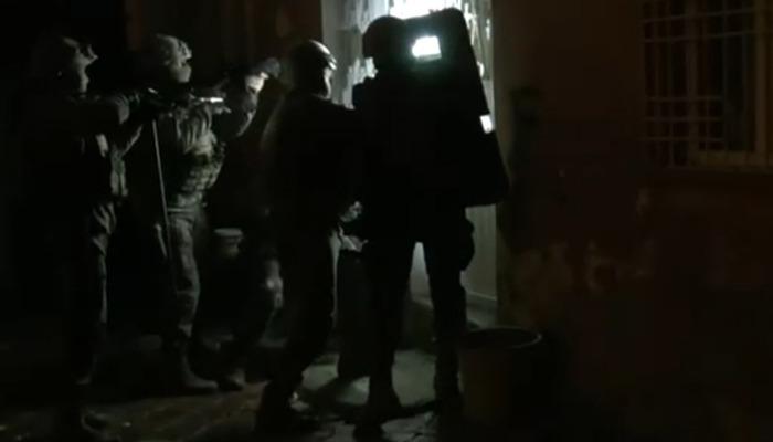 Batman’da izinsiz gösteriye katıldılar! Yakalandılar