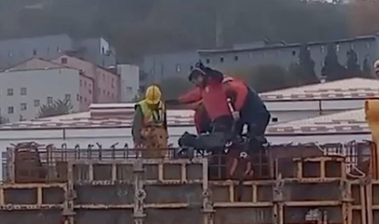 Kamera önündeki o anlar: İnşaat alanına düşen işçi vinçle kurtarıldı – Son Dakika Türkiye Haberleri