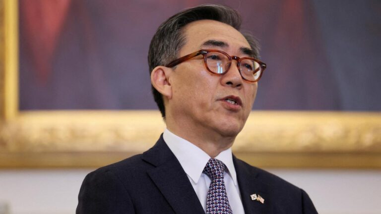 Güney Kore’de eski savunma bakanı gözaltına alındı