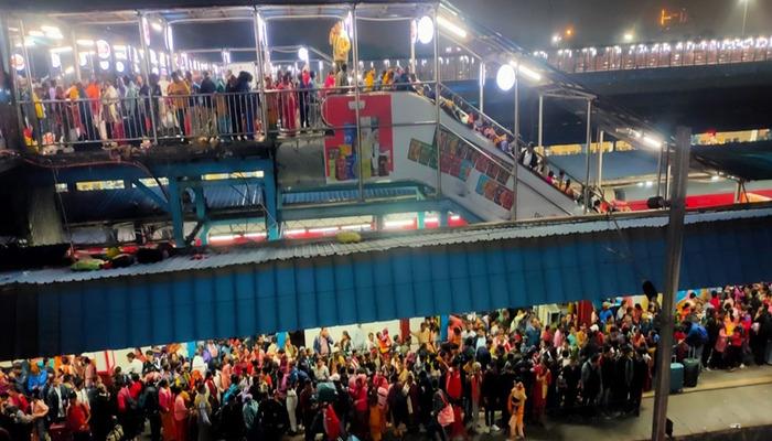 Hindistan’daki tren istasyonunda sürpriz! 18 kişi hayatını kaybetti