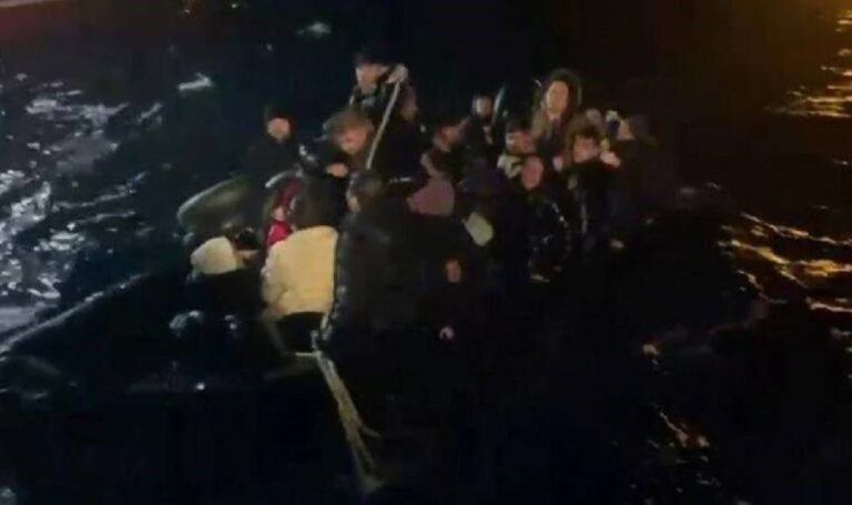 Ayvalik kıyısında düzinelerce düzensiz göçmen yakalandı! – Türkiye haberlerini kırmak