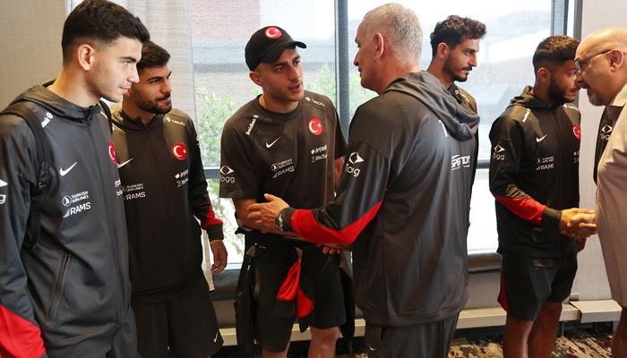 Bir festival töreninde milli takım yapıldı