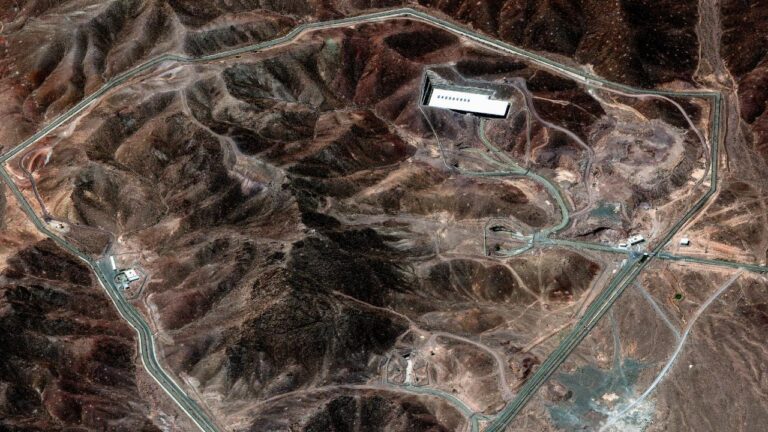 İranlı Kızılay: Nükleer yapılarda radyasyon bulunmadı, 11 kişi yaralandı