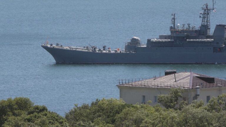 Ukrayna Kırım'da lüks tatiller için yapıya saldırdı