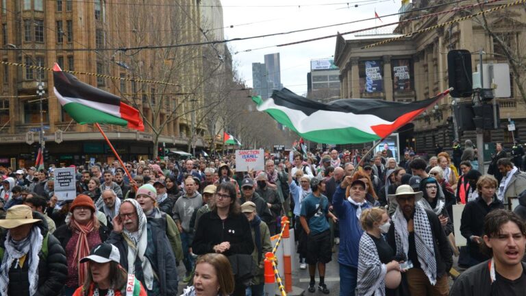 İsrail'e yaptırım talebi ile Avustralya'daki binlerce insan sokağa çıktı