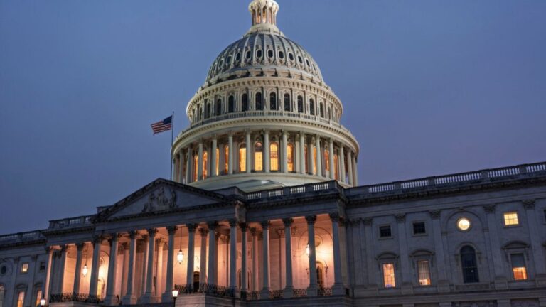 Bütçe tartışması nedeniyle Amerika Birleşik Devletleri Federal Hükümeti kapandı