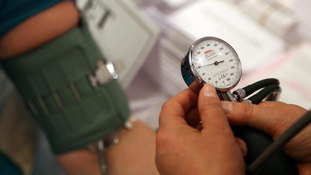 Uzman bir kardiyologdan tansiyonu dengelemek için her gün yapmanız gereken 5 altın ipucu! Hipertansiyon hastaları dikkat: 