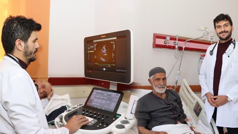 Çok nadir bir olay! 'Nefes alamıyorum' dedi ve acile gitti: Kalbinden 1 litre sıvı çekildi